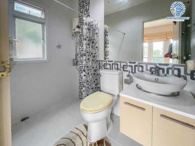 *****บ้านเดี่ยวมือสองย่านนนทบุรี ม.บางกอกบูเลอวาร์ด สาทร-ปิ่นเกล้า เนื้อที่กว้างขวางมากถึง 52.50 ตร.ว. ฟังก์ชัน 3 ห้องนอน 4 ห้องน้ำ ที่จอดรถ 2 คัน แถมฟรี! เครื่องปรับอากาศ 5 เครื่อง มีพื้นที่รอบบ้าน ภายในตกแต่งสวย ตั้งบนทำเลแห่งการเดินทาง ใกล้จุดขึ้นลงทางด่วน "ตลิ่งชัน"